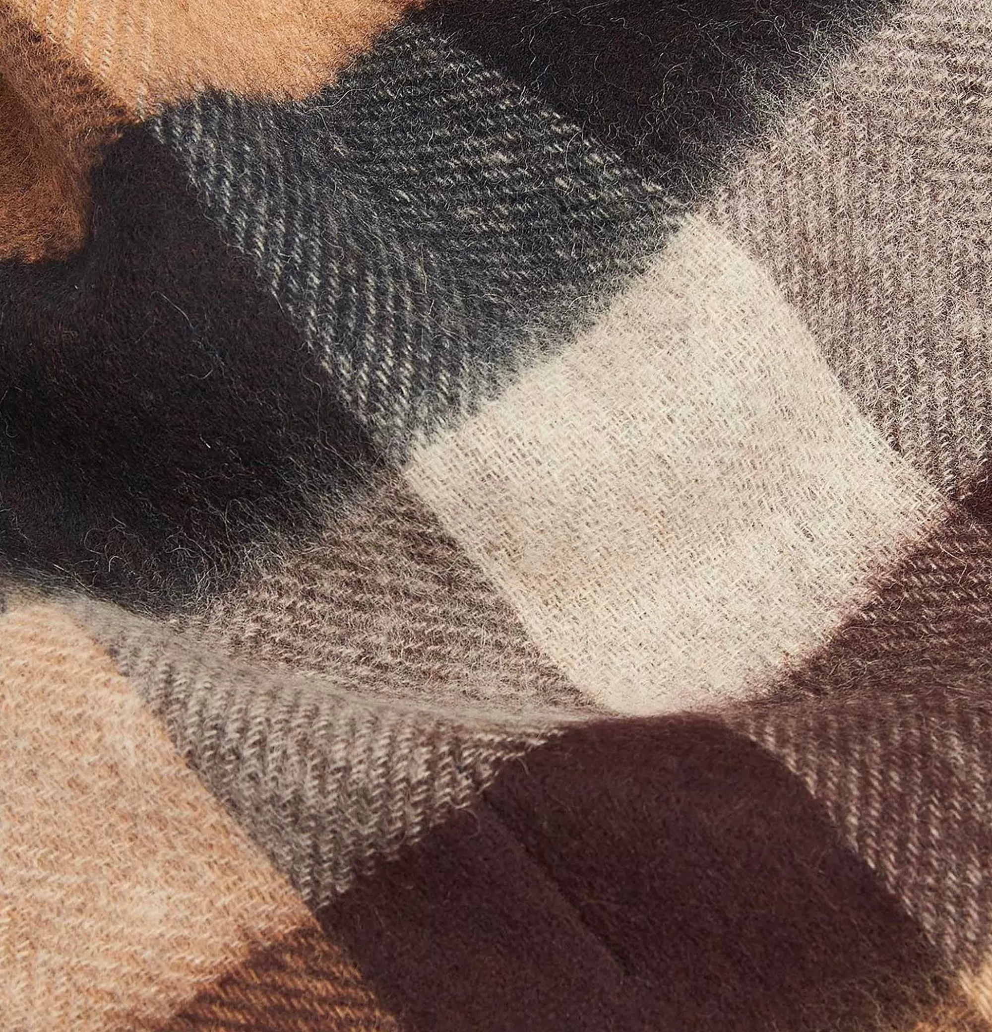 BARBOUR Grande – Vestido de Otoño con Bufanda | Complementos: Guantes, Gorros y Más