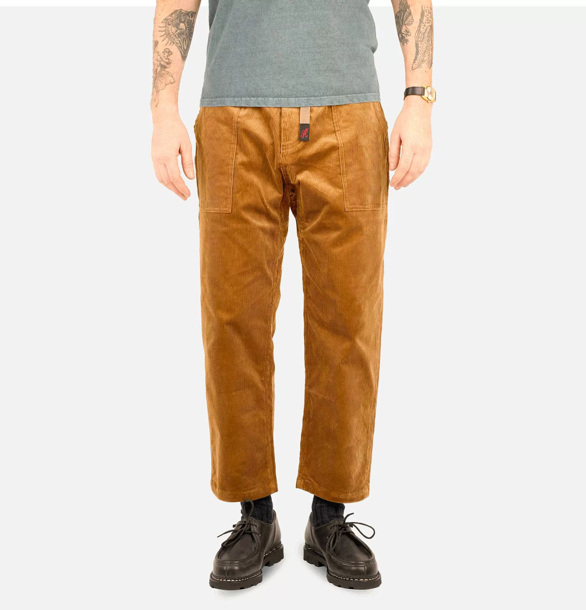 GRAMICCI Pantalones Relax de Pana en Moca - Corte Cónico Natural