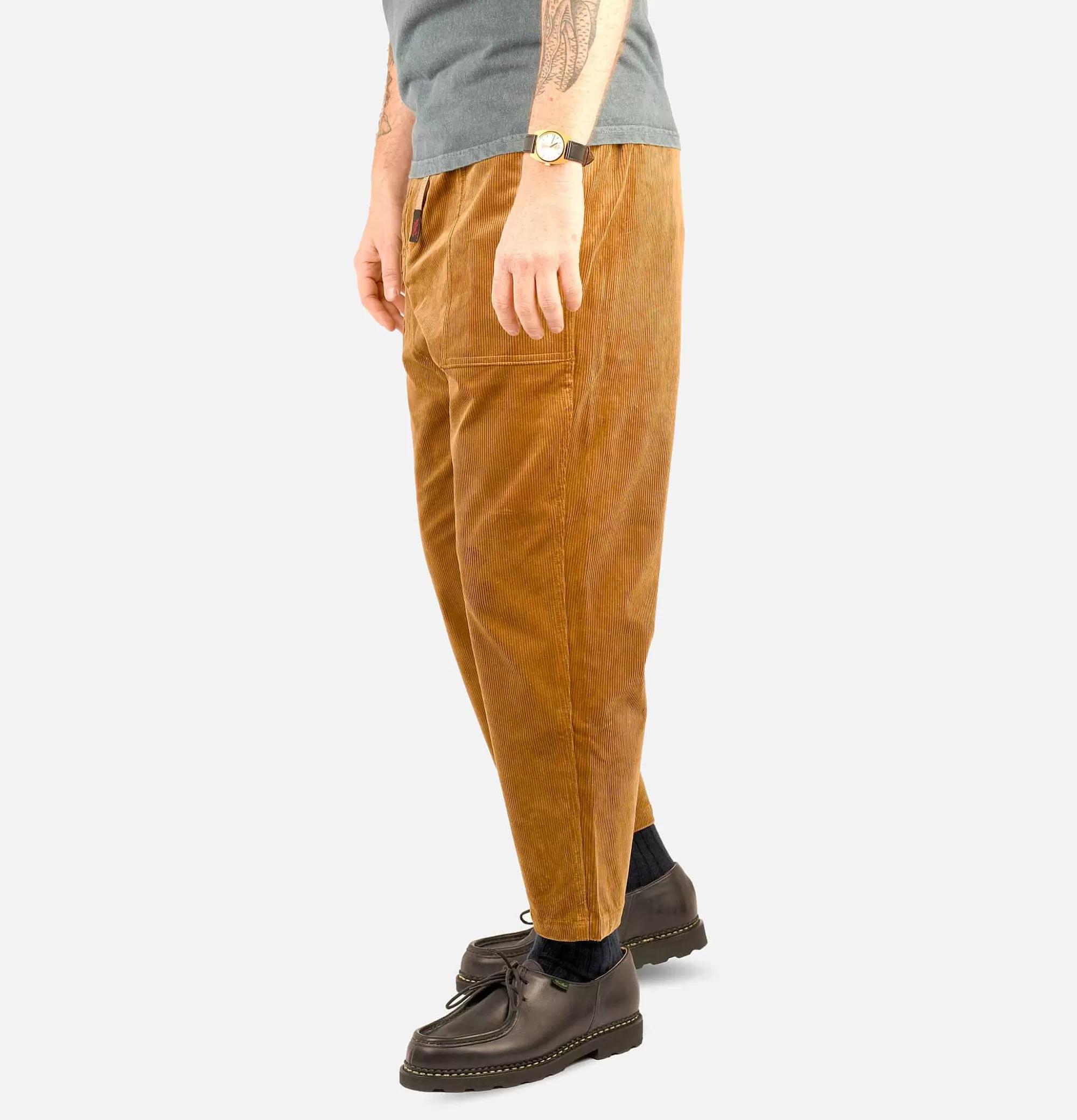 GRAMICCI Pantalones Relax de Pana en Moca - Corte Cónico Natural