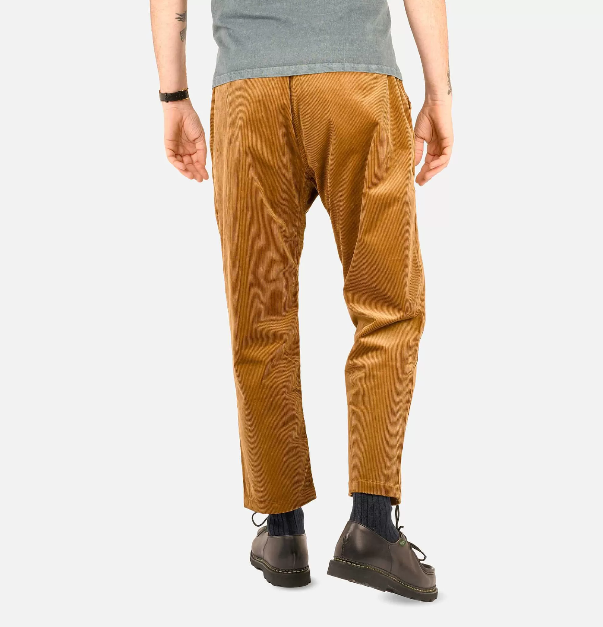 GRAMICCI Pantalones Relax de Pana en Moca - Corte Cónico Natural