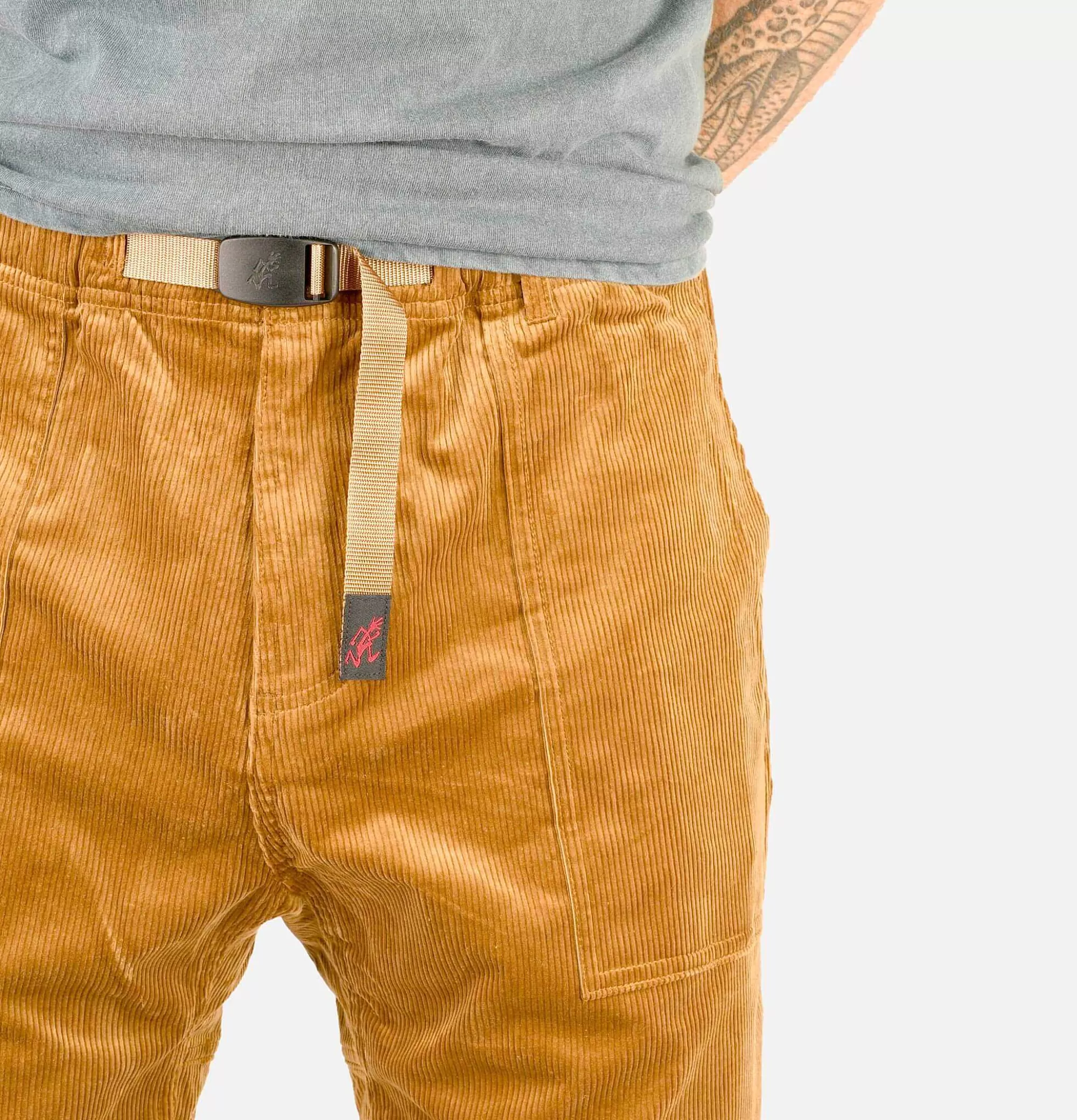 GRAMICCI Pantalones Relax de Pana en Moca - Corte Cónico Natural