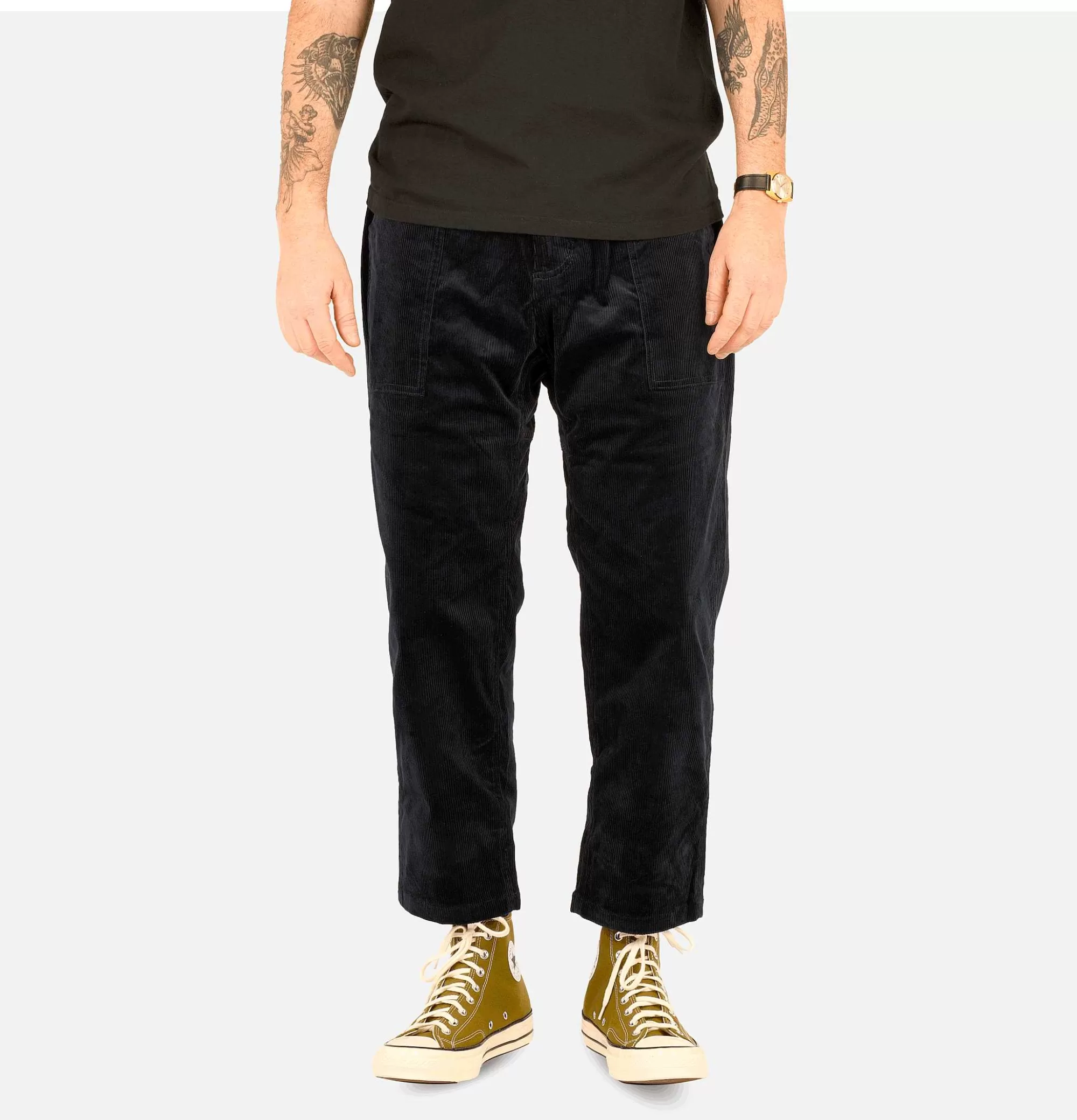 Pantalones relajados GRAMICCI en pana azul marino con ajuste entallado y diseño versátil