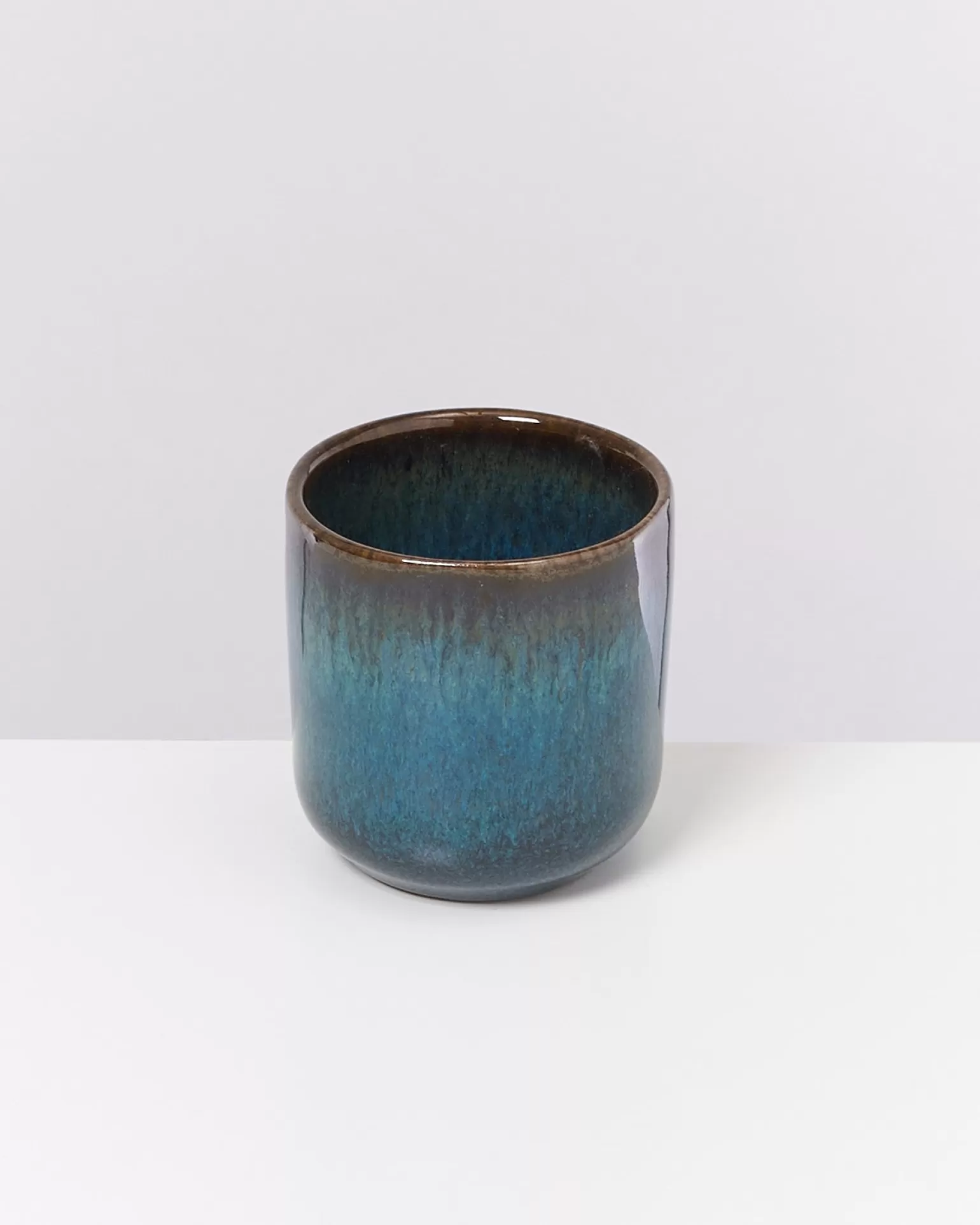 Juego de 4 Tazas Pequeñas Azul Océano - Colección Motel by Miio Melides 

(Alternativa: Pack de 4 Tazas Cerámicas en Tonos Marinos - Diseño Exclusivo Miio Melides Motel Series)