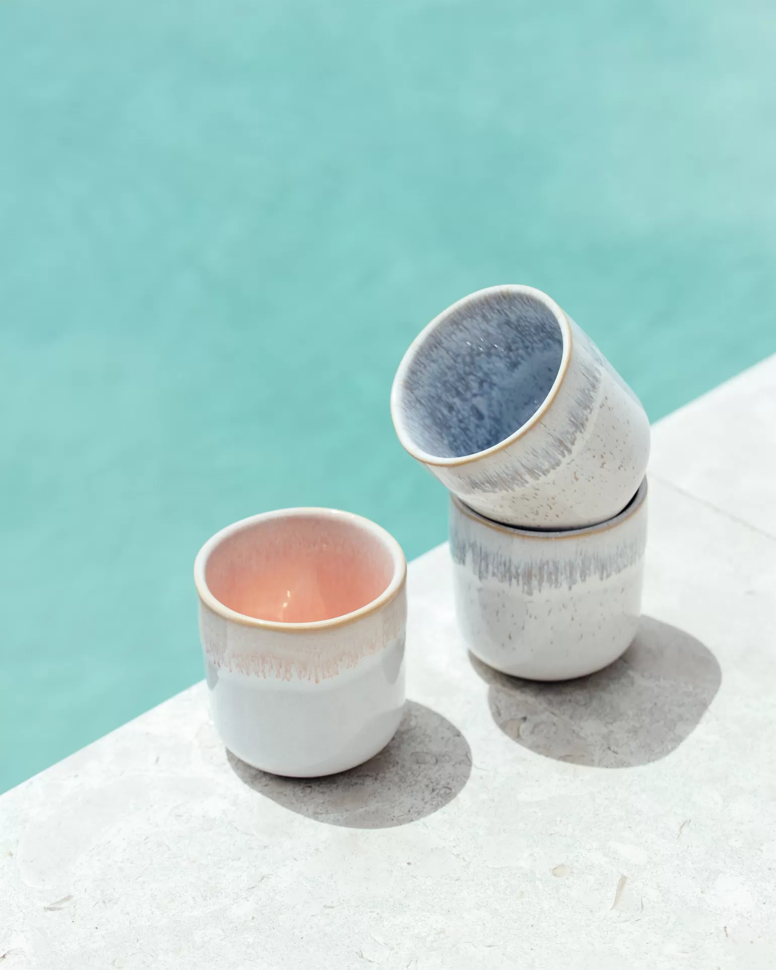 Encantador Juego de 4 Tazas Pequeñas - Diseño Rosa Delicada | Colección Miio Melides de Hot Motel ¡Perfectas para tu Cocina o Regalo!