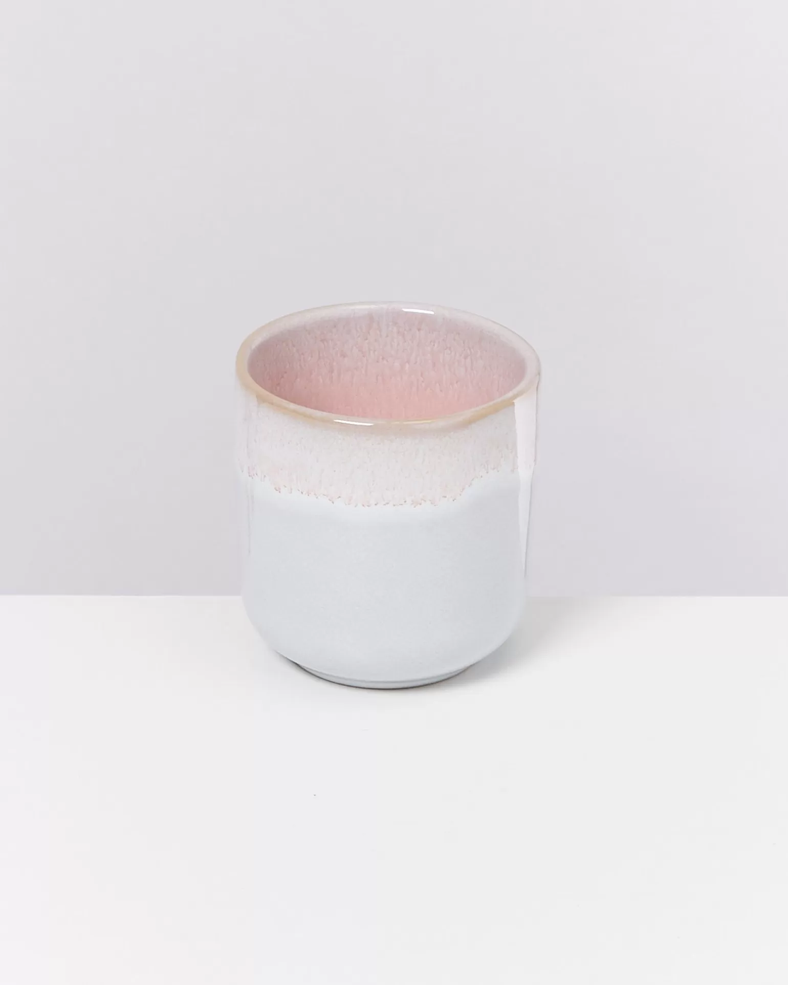 Encantador Juego de 4 Tazas Pequeñas - Diseño Rosa Delicada | Colección Miio Melides de Hot Motel ¡Perfectas para tu Cocina o Regalo!