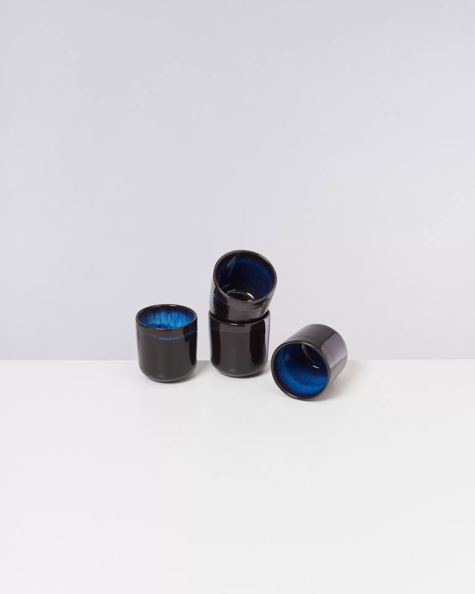 Miio Melides - Taza Compacta Económica en Azul Marino Profundo | Diseño Moderno para Viajes