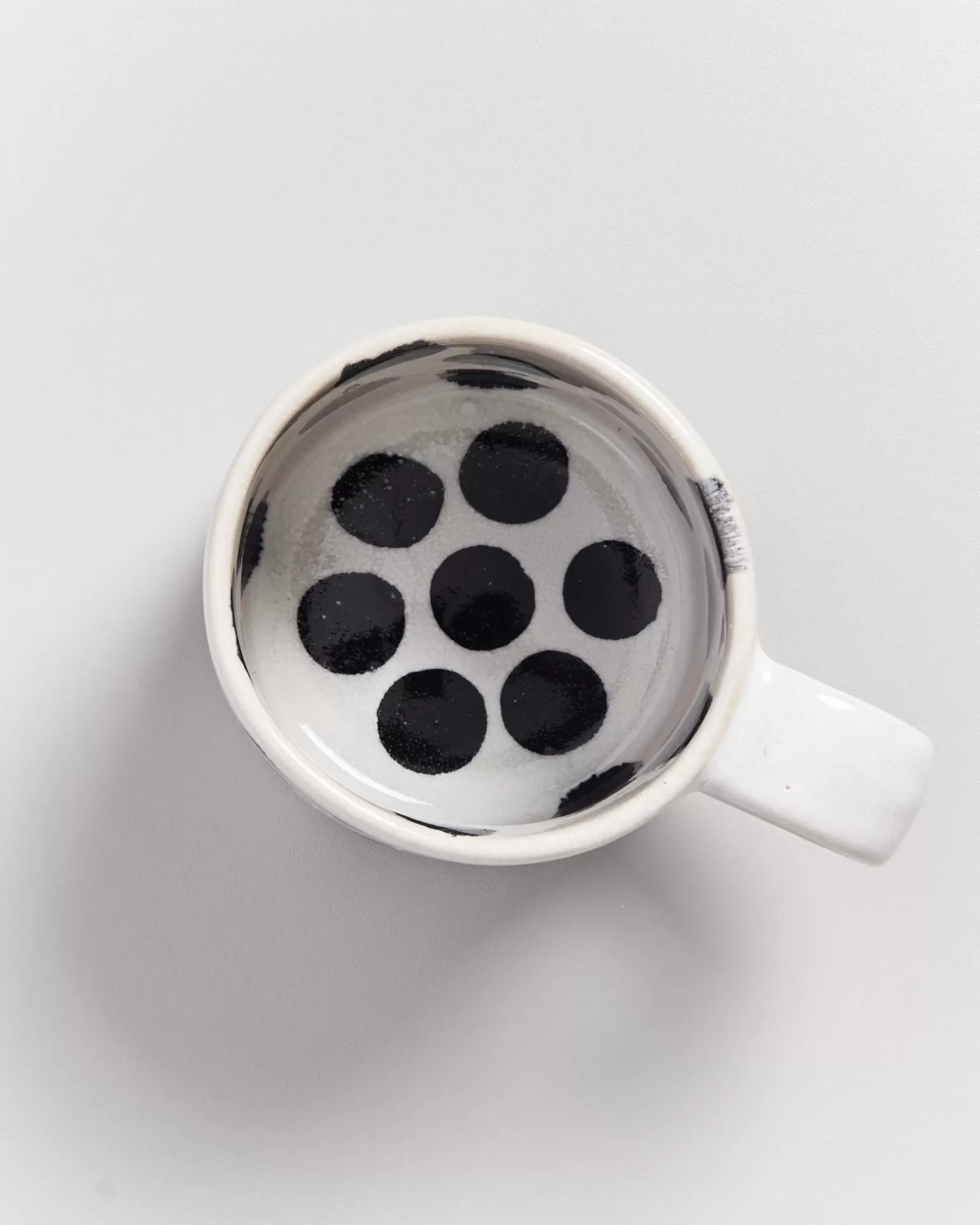 Juego de 6 Tazas Motel Miio Nódoa - Diseño Moderno con Detalles en Puntos Negros