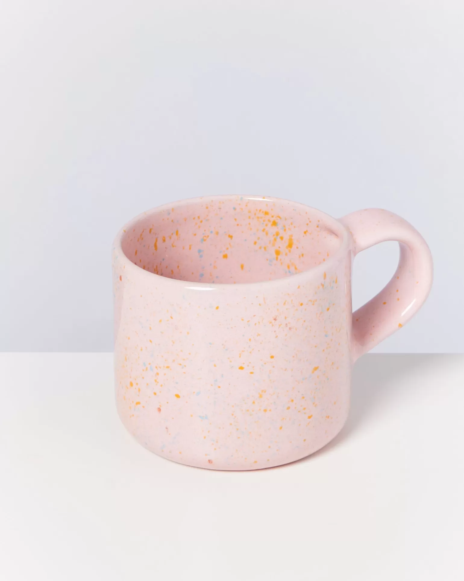 Juego Exclusivo de 4 Tazas Cerámicas Motel A Miio Nódoa - Diseño Artesanal con Motas Rosadas