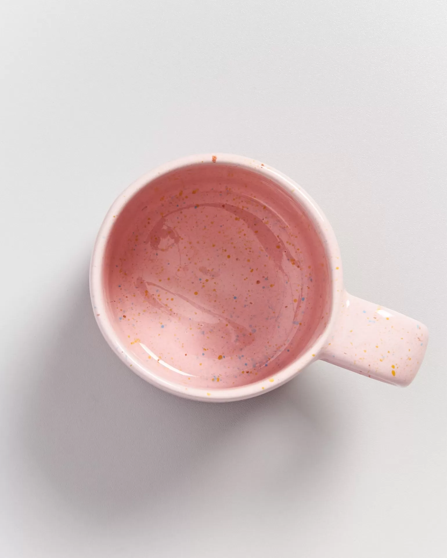 Juego Exclusivo de 4 Tazas Cerámicas Motel A Miio Nódoa - Diseño Artesanal con Motas Rosadas