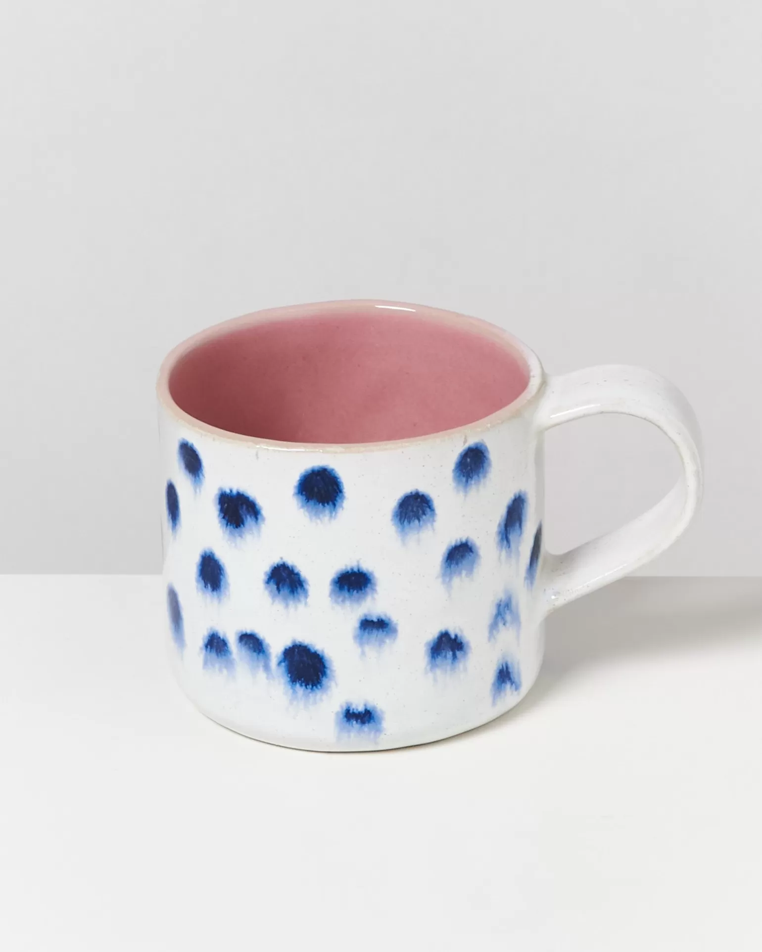Juego de 6 Tazas Hot Motel - Diseño Moderno con Motivos de Puntos en Rosa Brillante ¡Estilo Divertido para tu Cocina!
