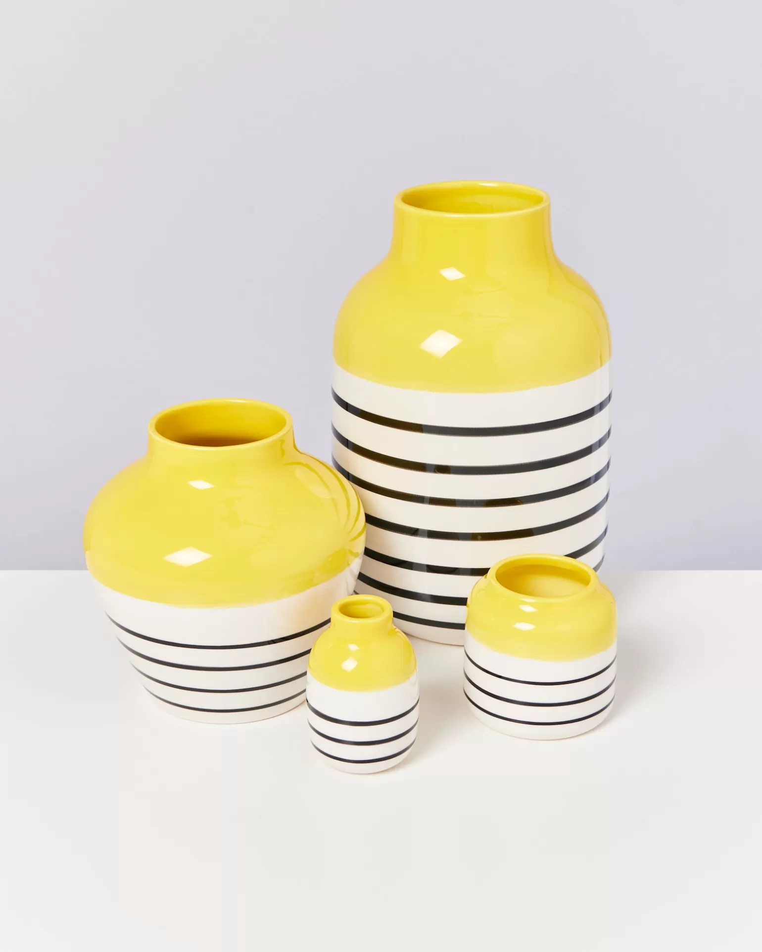 Vaso Decorativo Miio Nuno Modelo S - Rayas Modernas en Amarillo y Negro para Estilo Contemporáneo