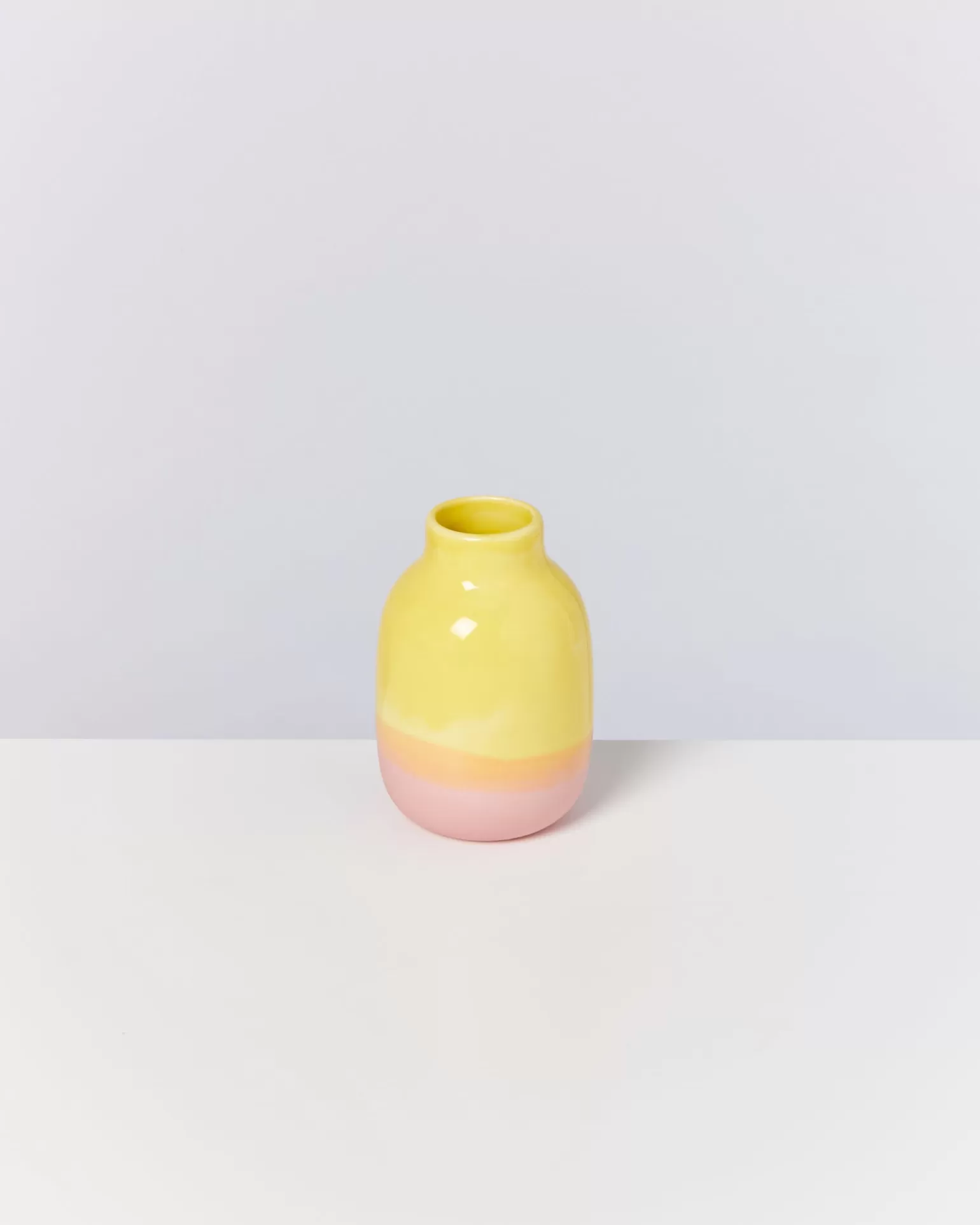 Jarrón decorativo Miio Nuno modelo S - Rosa amarillo en tonos rosados y crema, diseño moderno para hogar u hotel económico