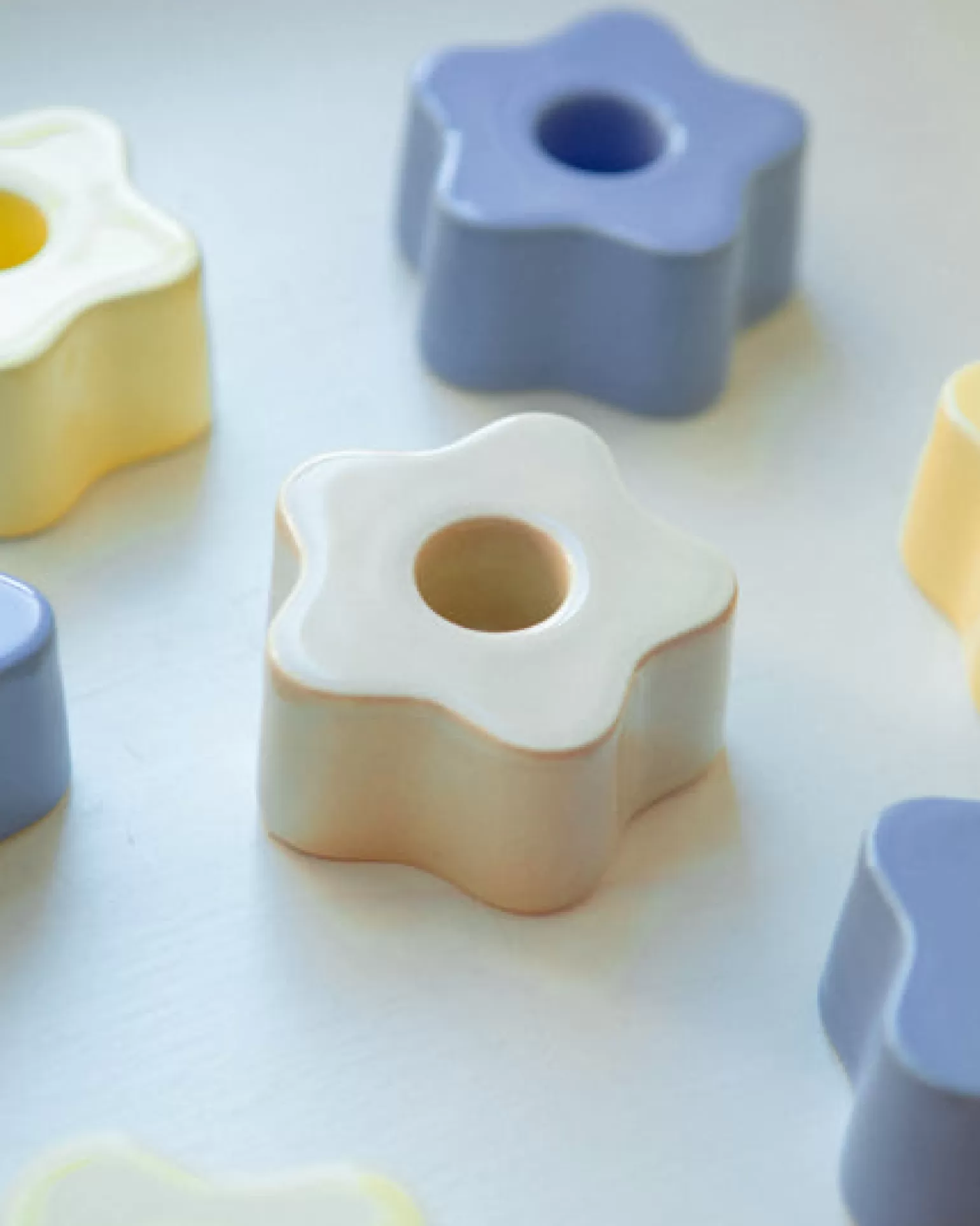 Portavelas Moderno Beige de Hot Motel a Miio Seia – Diseño Decorativo para Ambientes Acogedores