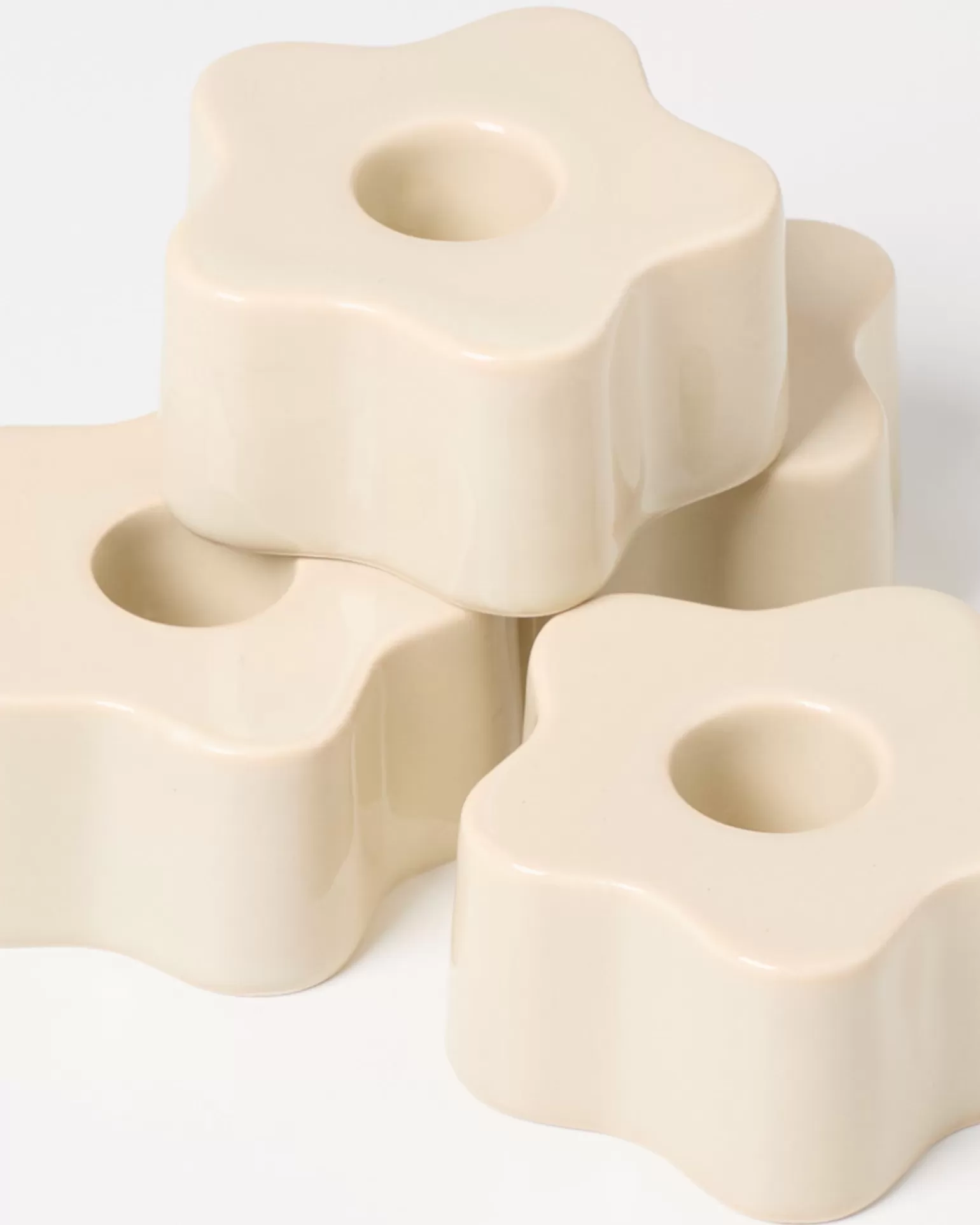 Portavelas Moderno Beige de Hot Motel a Miio Seia – Diseño Decorativo para Ambientes Acogedores