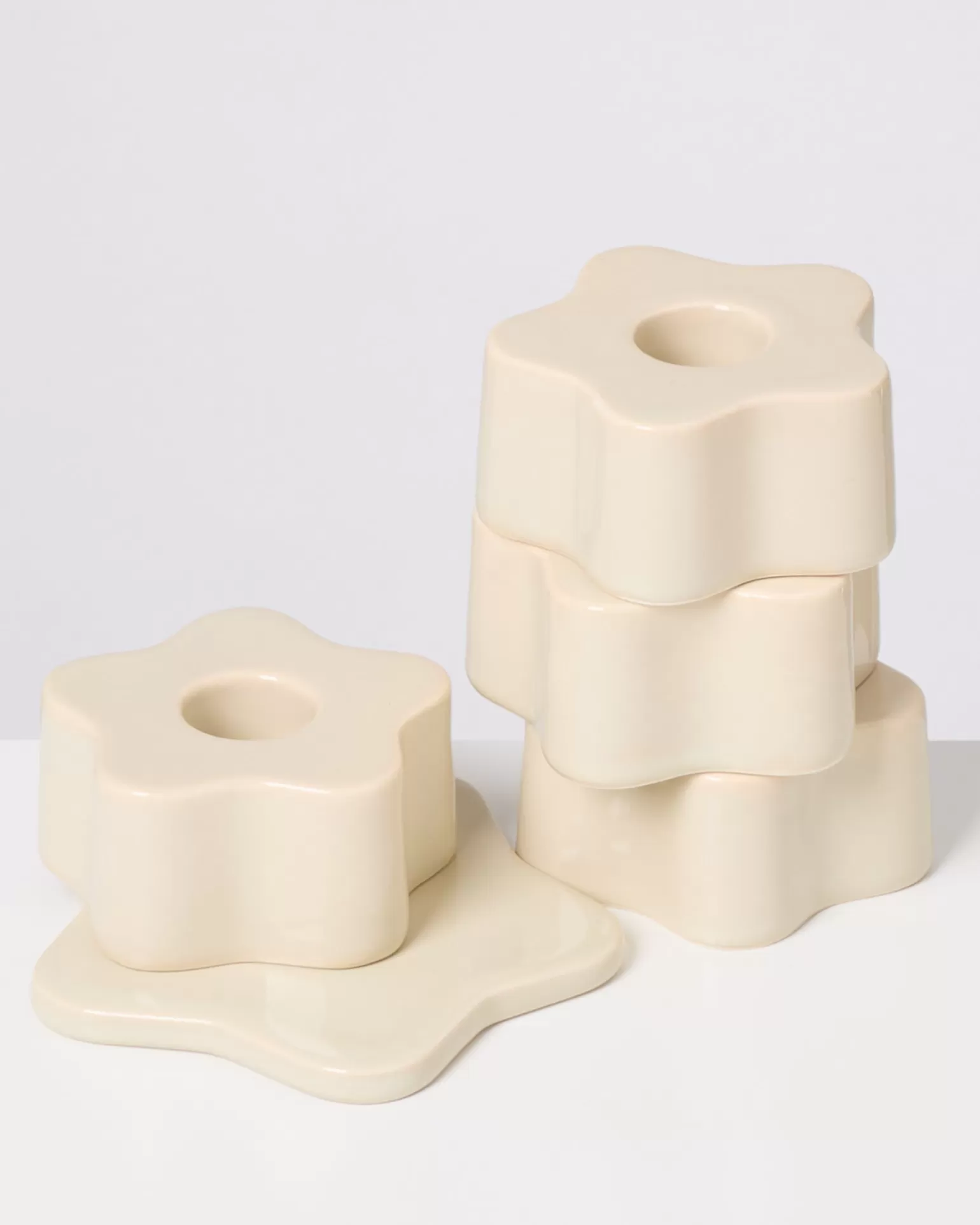 Portavelas Moderno Beige de Hot Motel a Miio Seia – Diseño Decorativo para Ambientes Acogedores
