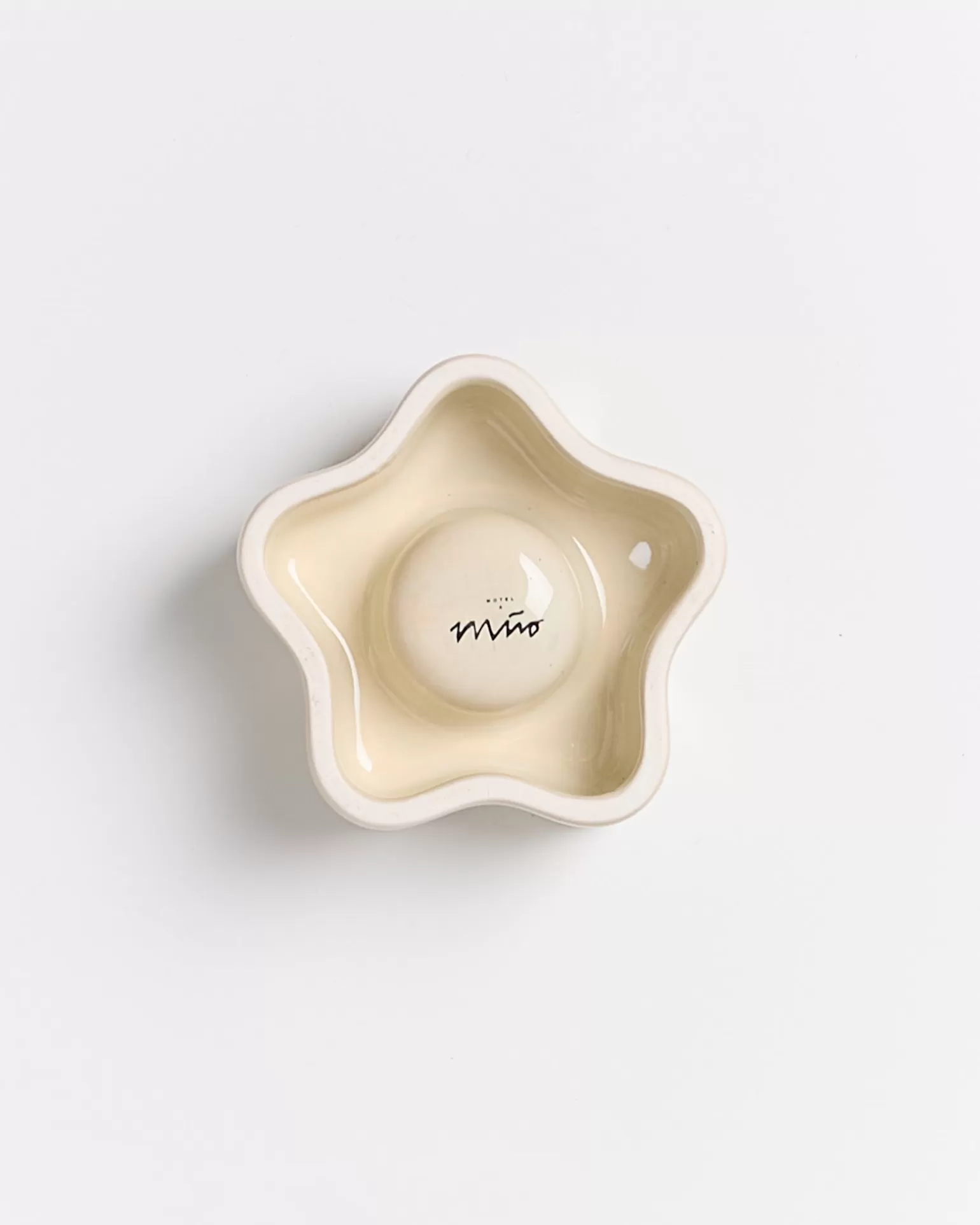 Portavelas Moderno Beige de Hot Motel a Miio Seia – Diseño Decorativo para Ambientes Acogedores