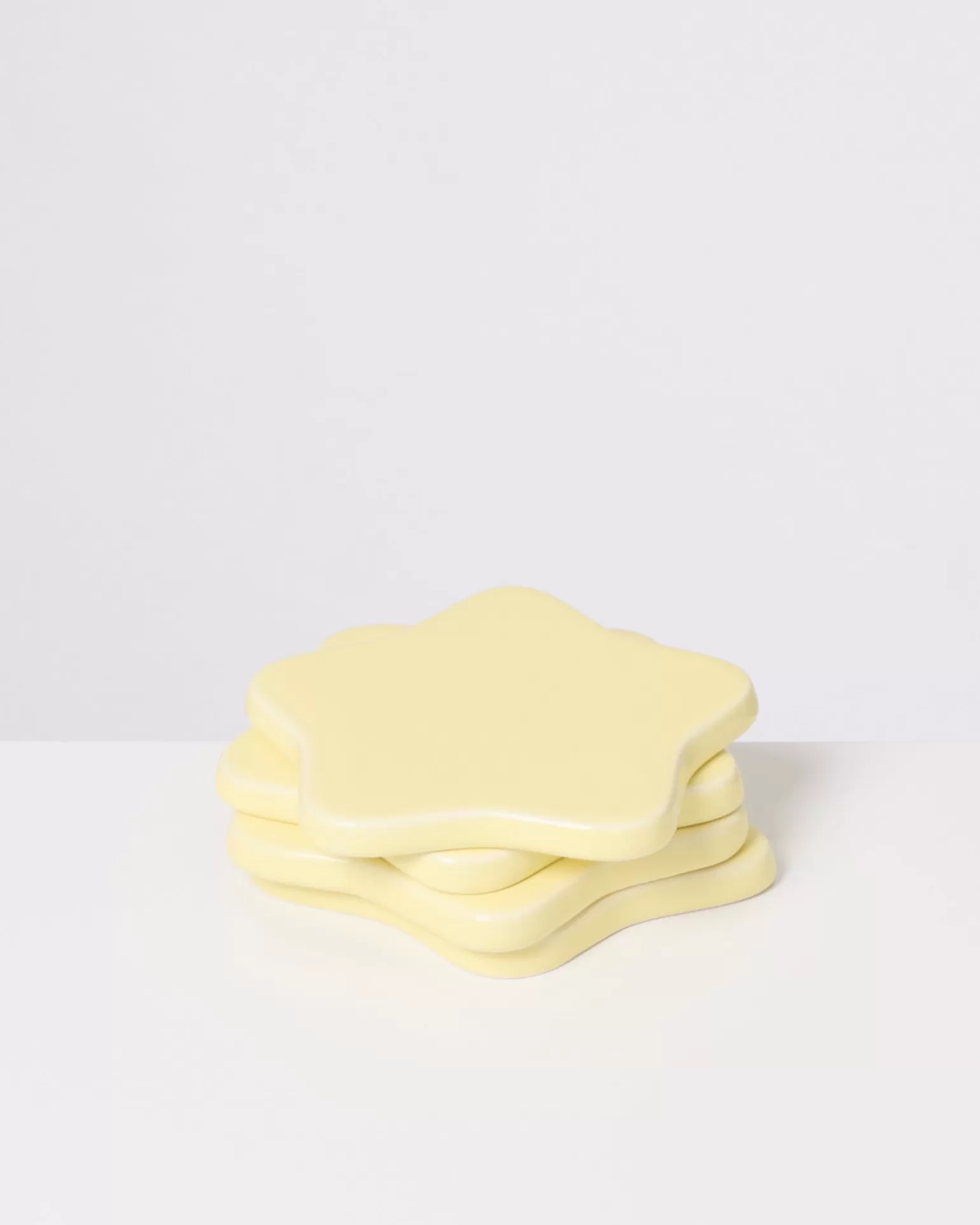 Oferta especial: Juego de posavasos Motel estilo Miio Seiá en tono amarillo vibrante ¡Últimas unidades!