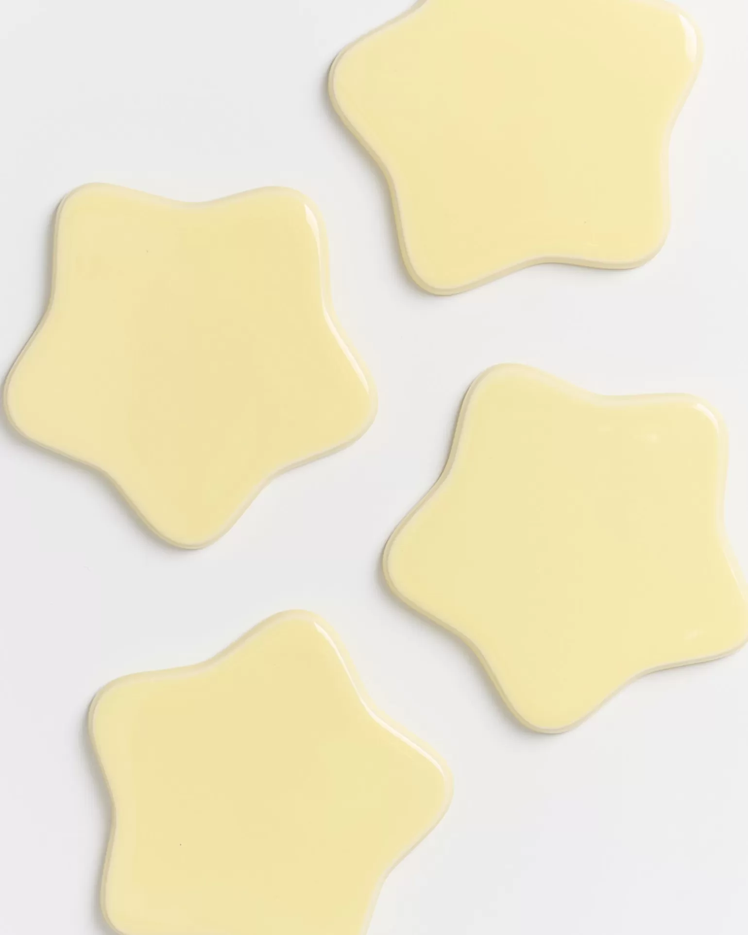 Oferta especial: Juego de posavasos Motel estilo Miio Seiá en tono amarillo vibrante ¡Últimas unidades!