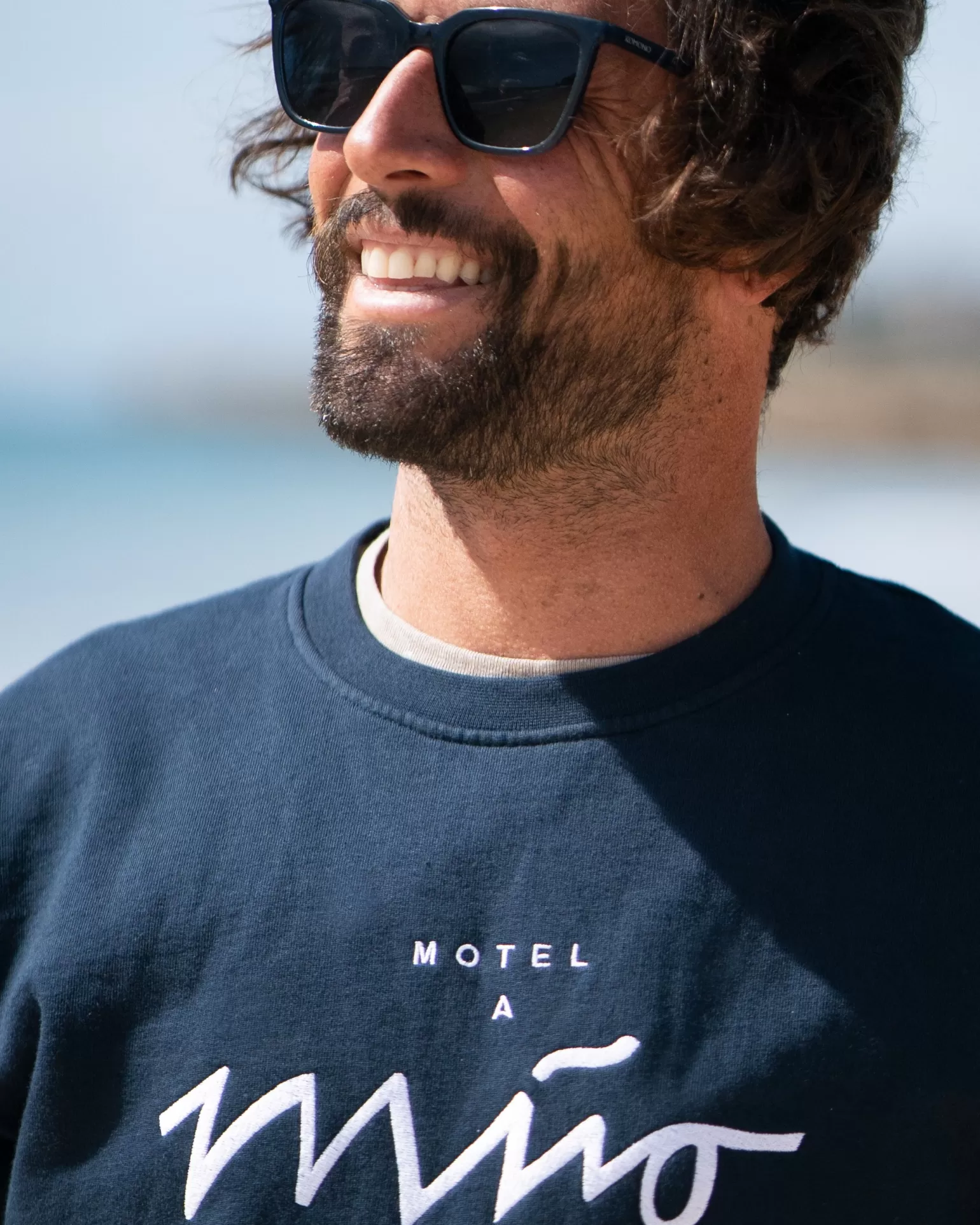 Sudadera Casual Cheap Motel x Miio para Hombre - Azul Marino con Detalles en Blanco