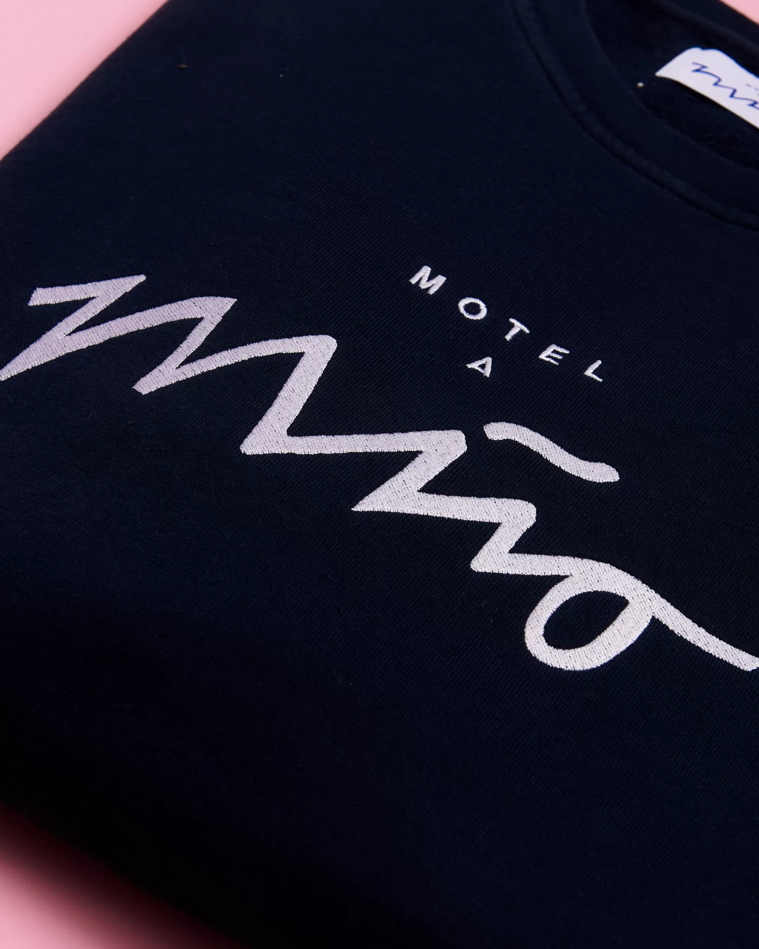 Sudadera Casual Cheap Motel x Miio para Hombre - Azul Marino con Detalles en Blanco