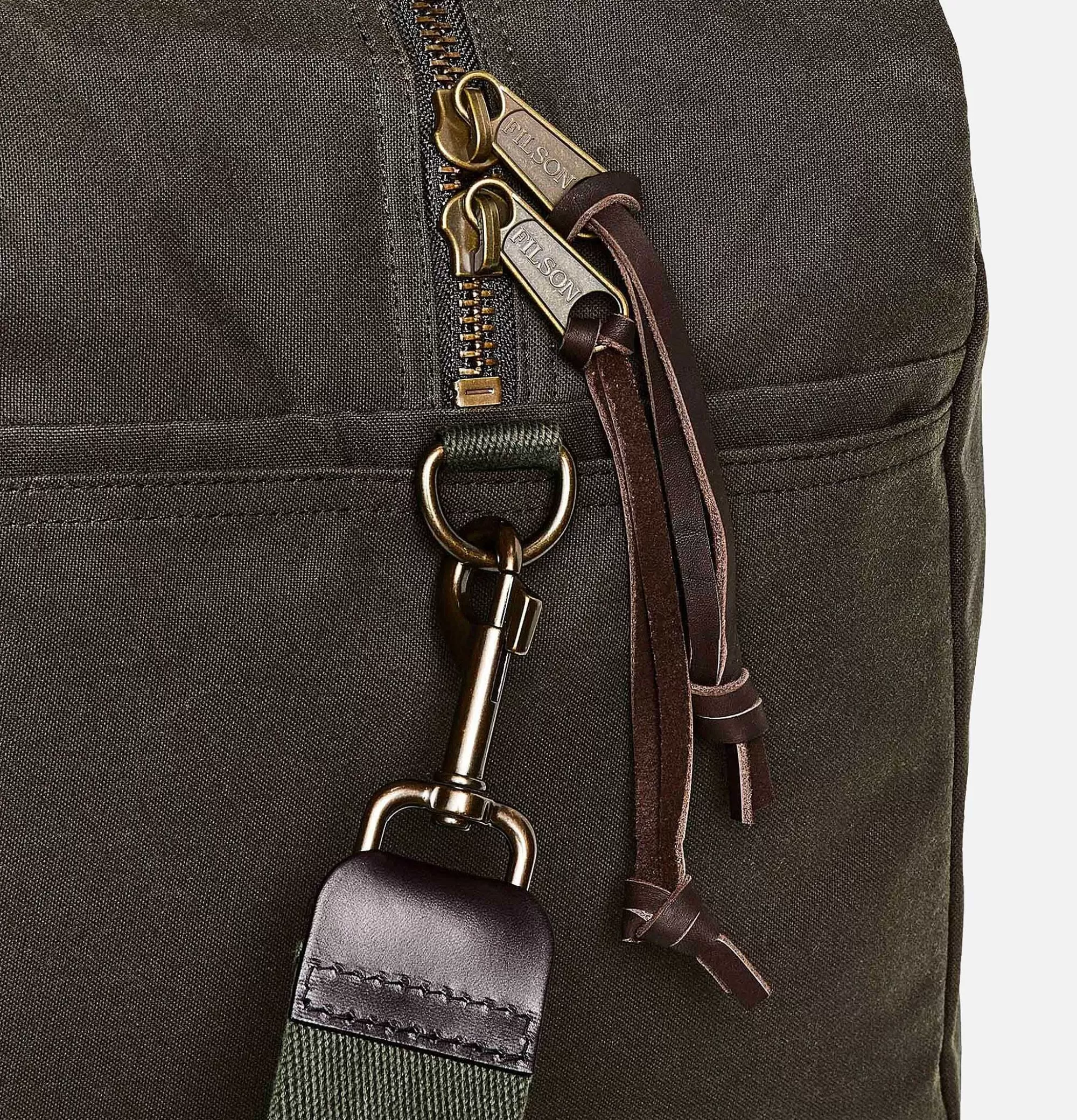 Bolso de Viaje Mediano en Lona Impermeable FILSON - Diseño Otter Green para Aventuras, Equipaje Duradero con Estilo Clásico