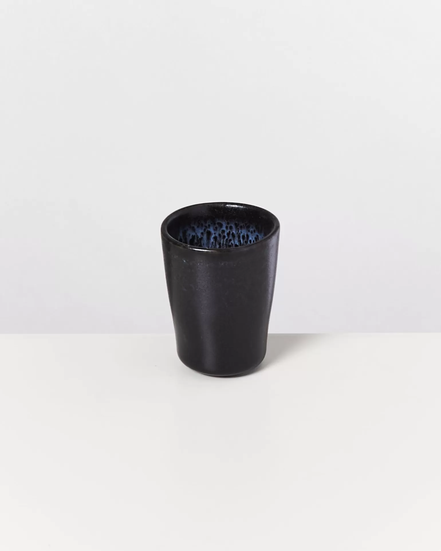 Juego de 6 tazas de espresso estilo boutique - Diseño Turmalina en negro intenso | Serie Miio para amantes del café 

(Alternativa opcional si necesita variación: Tazas premium para café espresso - Set de 6 unidades color ébano | Colección Turmalina by Miio Motel Store)