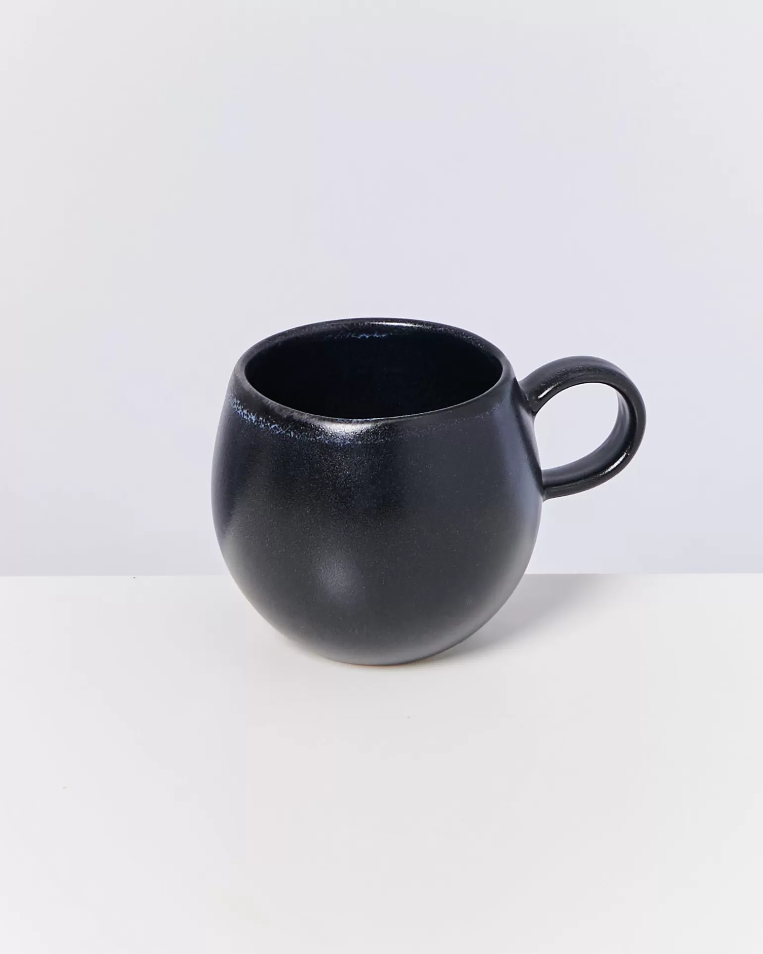Miio Turmalina by Motel - Juego de 4 Tazas Compactas Negras para Café o Té, Diseño Moderno y Económico